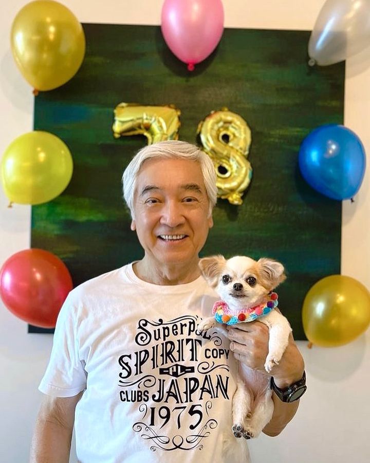 秦沛去年6月26日78歲生日，愛女姜麗文與愛子姜文杰貼出同一張照片為爸爸慶祝！