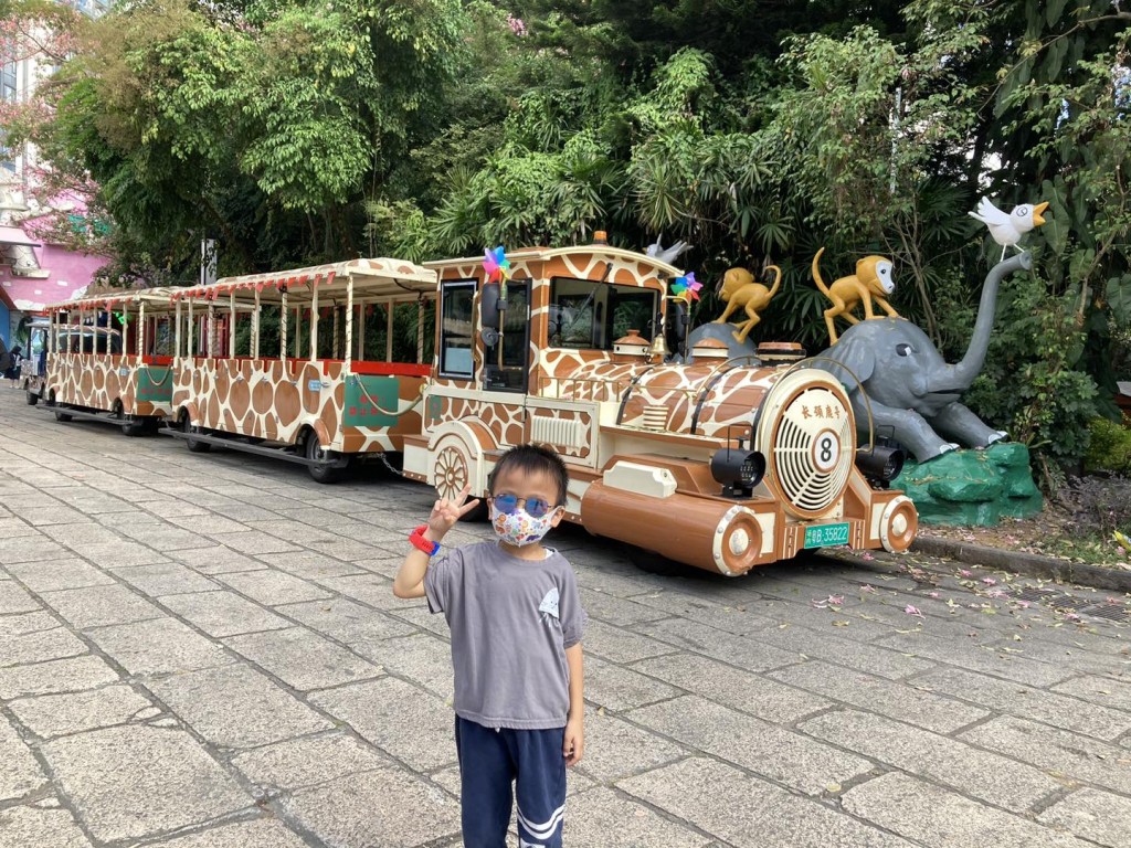 可於深圳野生動物園內乘小火車到各景點。（圖片授權：fb@豬仔包の開心日常）
