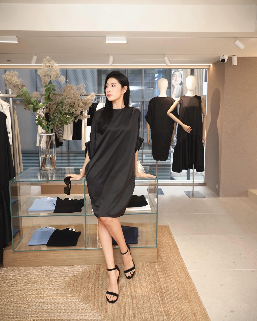 gl(Giordano Ladies) 推出全新 「The Fluid Noir」the Little Black Dress系列。 gl(Giordano Ladies) 推出全新 「The Fluid Noir」the Little Black Dress系列。