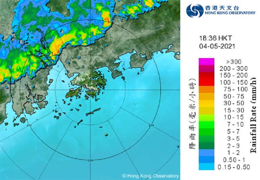 與低壓槽相關的強雷雨區正影響珠江口一帶。天文台
