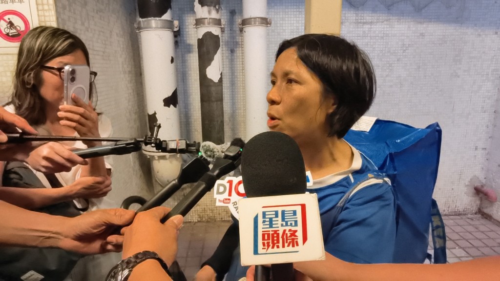 宏盛閣居民梁小姐表示:「每一個角落都會執到有價值嘅嘢。」黃文威攝 宏盛閣居民梁小姐表示:「每一個角落都會執到有價值嘅嘢。」黃文威攝