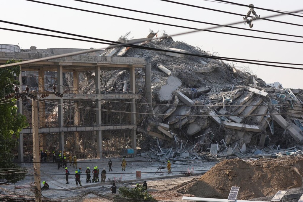 倒塌的审计署总部大楼已造成47死47人失踪。路透社 倒塌的审计署总部大楼已造成47死47人失踪。路透社