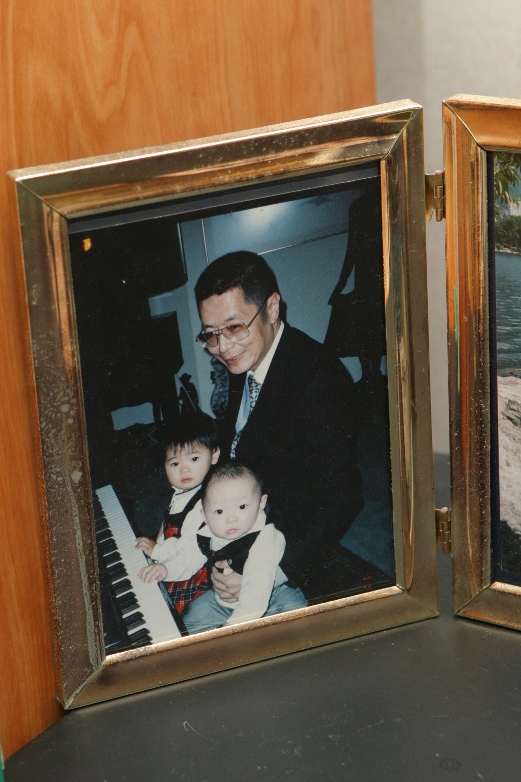 刘诗昆早年已抱孙。