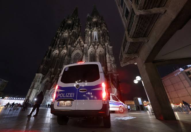 科隆街頭深夜發生機械人性騷擾少女的案件。路透社 科隆街頭深夜發生機械人性騷擾少女的案件。路透社