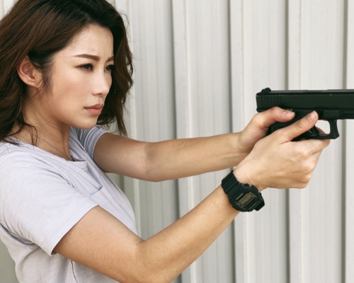 楊柳青性感完做回打女，仲首次嘗試拍揸槍戲。