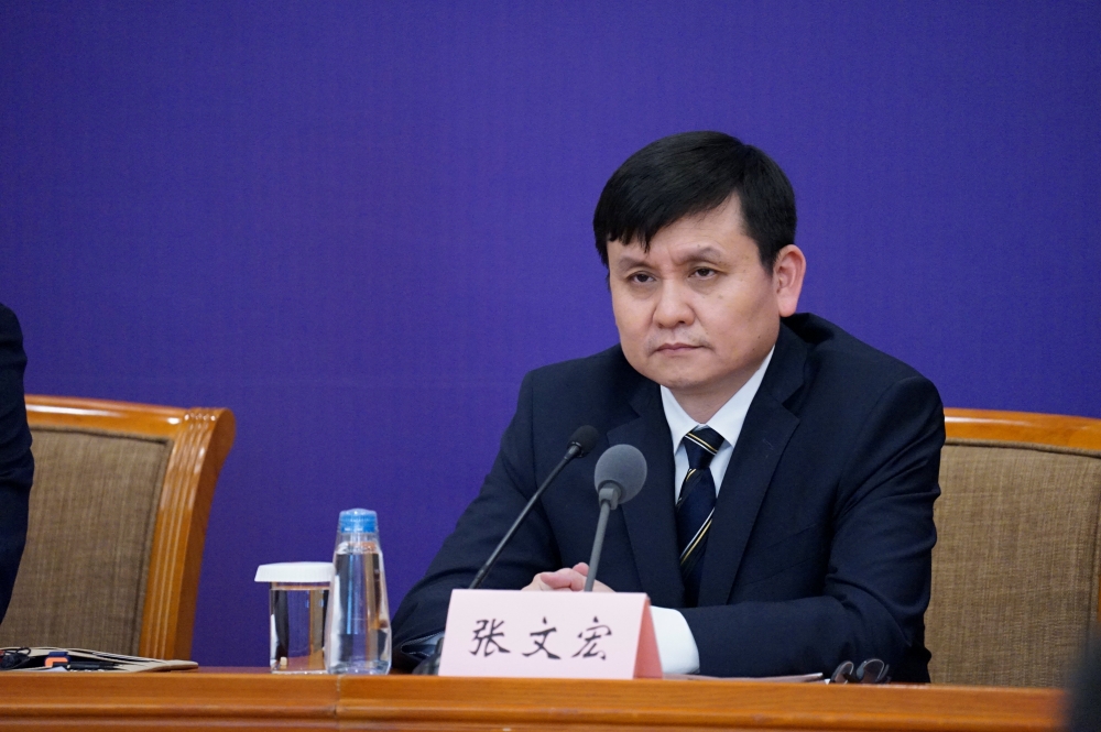 张文宏近期饱受攻击。