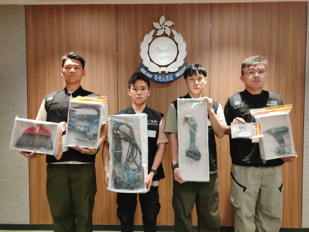 入境處強調會嚴肅跟進，並繼續追查有關非法勞工的僱主及裝修外判商，不排除更多人被捕。