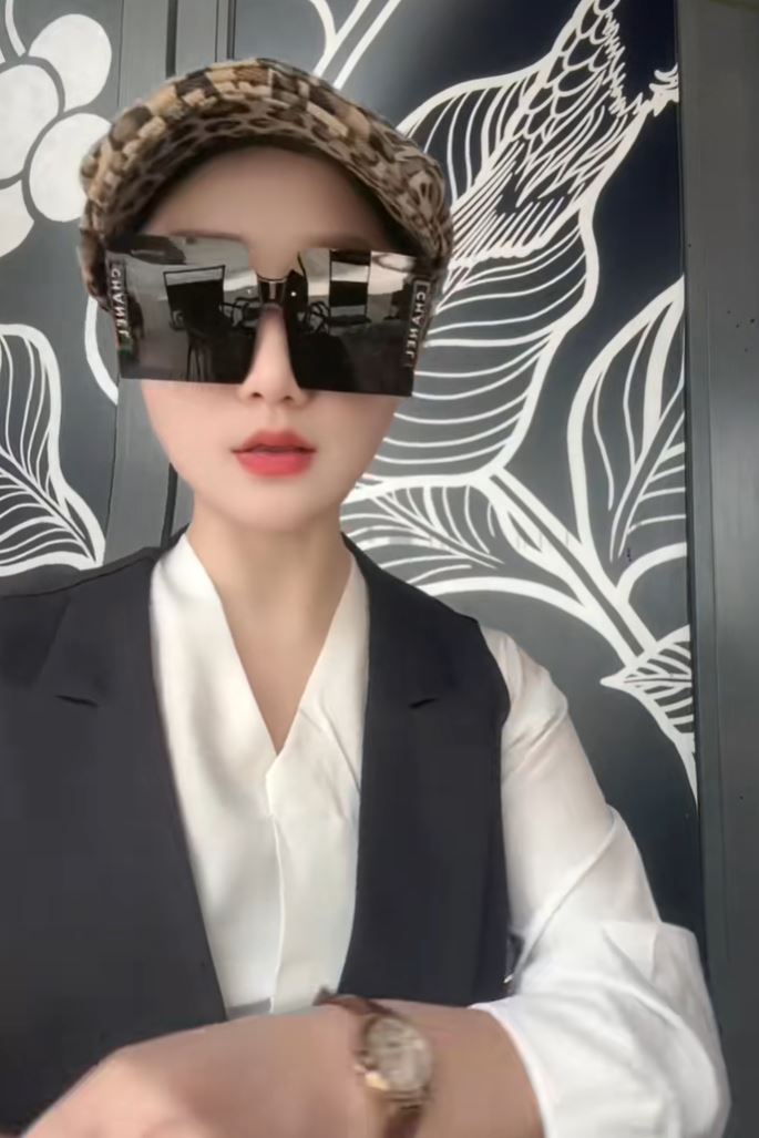 内地女博主“哈尼小微”早前因感染恙虫病不幸去世。抖音@哈尼小微