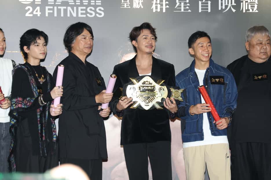 金腰帶寓意票房節節上升。 金腰帶寓意票房節節上升。