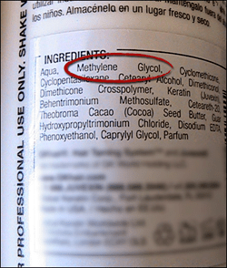 一罐巴西的頭髮順滑劑主要成份是甲二醇（Methylene Glycol），即甲醛的水溶液。 FDA
