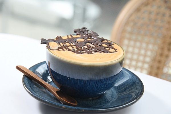 朱古力咖啡 $52由咖啡师特调的口味，有平衡咖啡与可可香气，浓郁甘香。