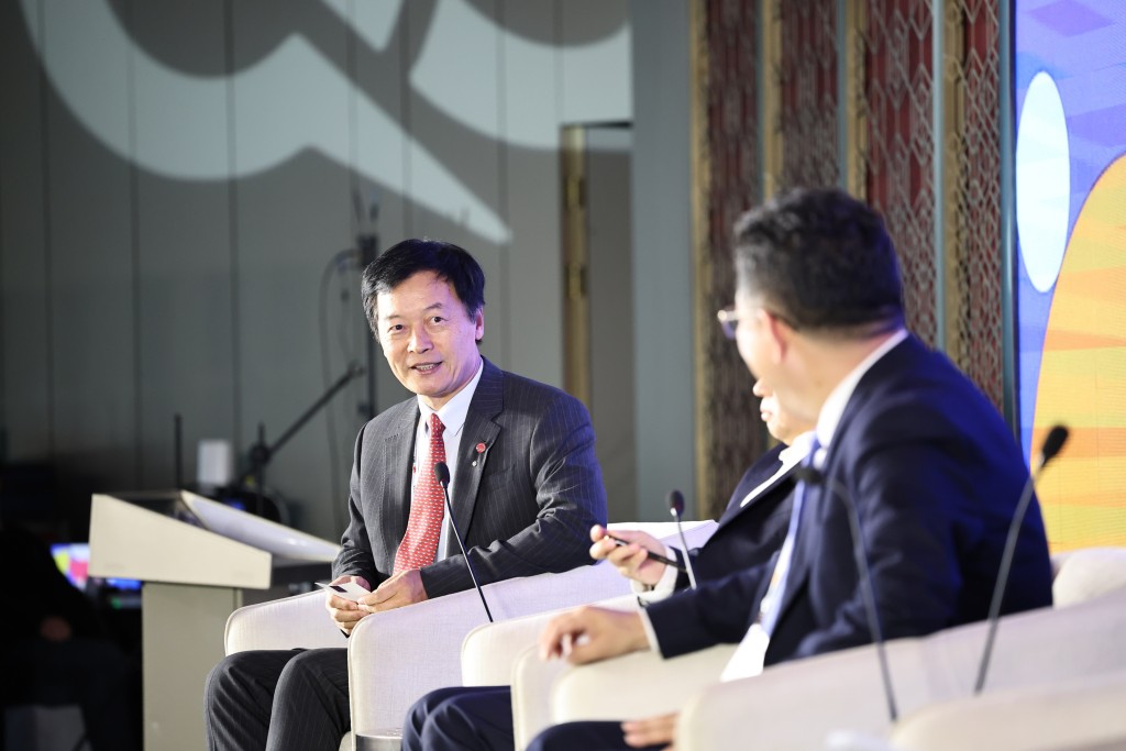嶺南大學校長秦泗釗近日表示,由下學年起,嶺大將把「生成式人工智能科目」列為一年級學生的必修科目。嶺大提供。 嶺南大學校長秦泗釗近日表示,由下學年起,嶺大將把「生成式人工智能科目」列為一年級學生的必修科目。嶺大提供。