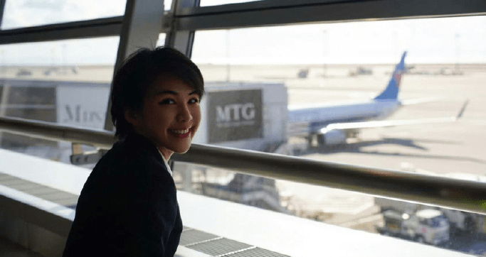 全国首位国产大飞机C919女机长顺利首飞。