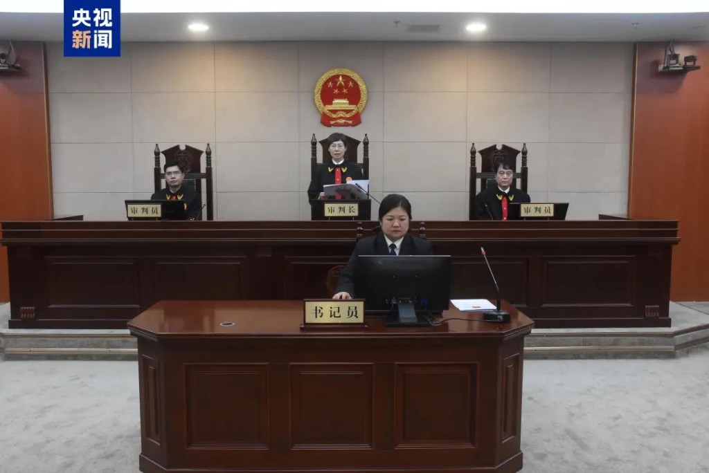 中宣部原副部長張建春因受賄5506萬人民幣，遭判刑14年。央視