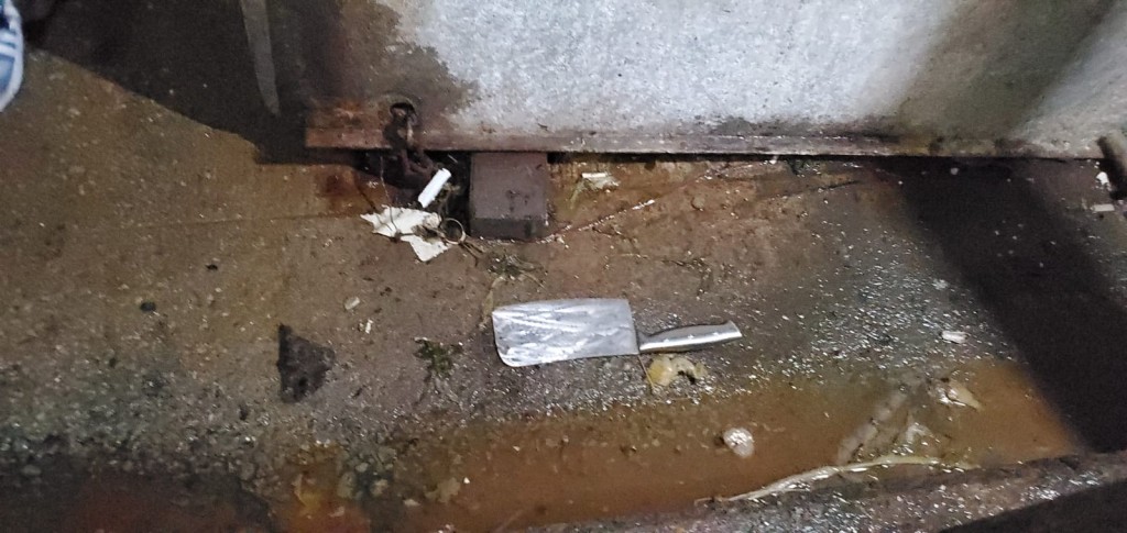 旺角街市附近有人疑持菜刀襲擊示威者。