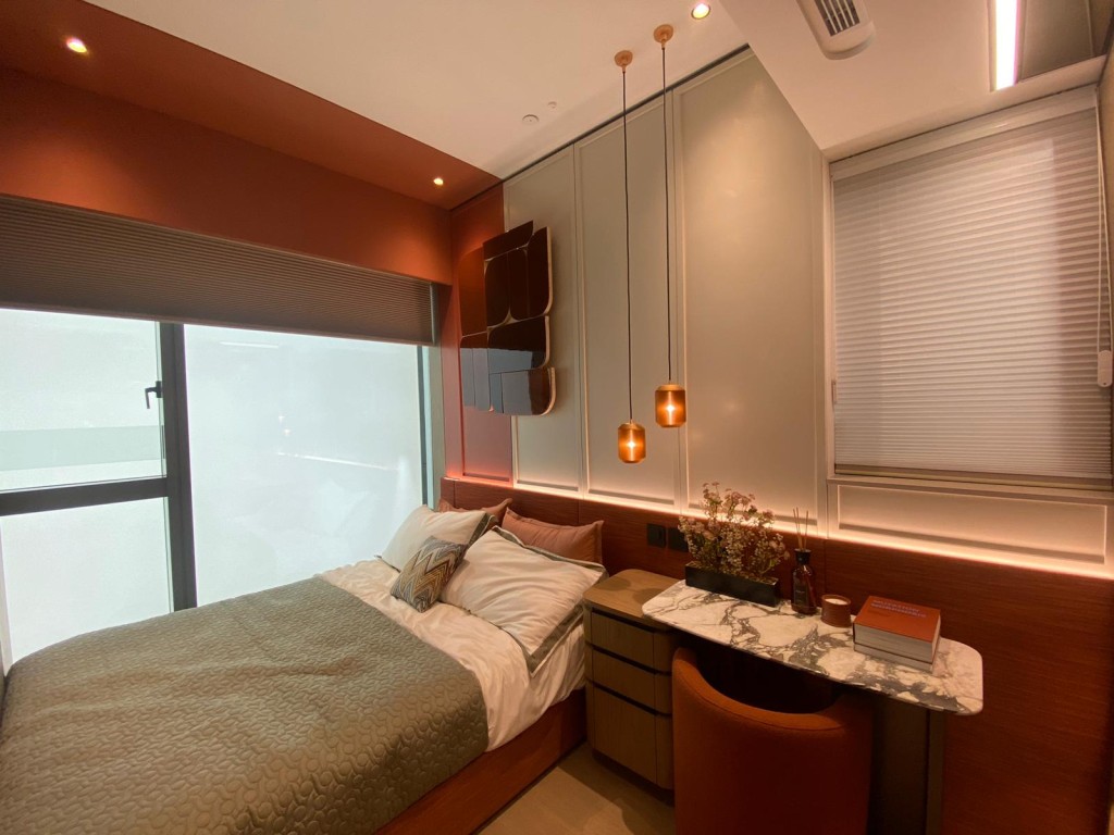主人睡房贯彻单位以品味红砖色调为主题，空间宽敞。