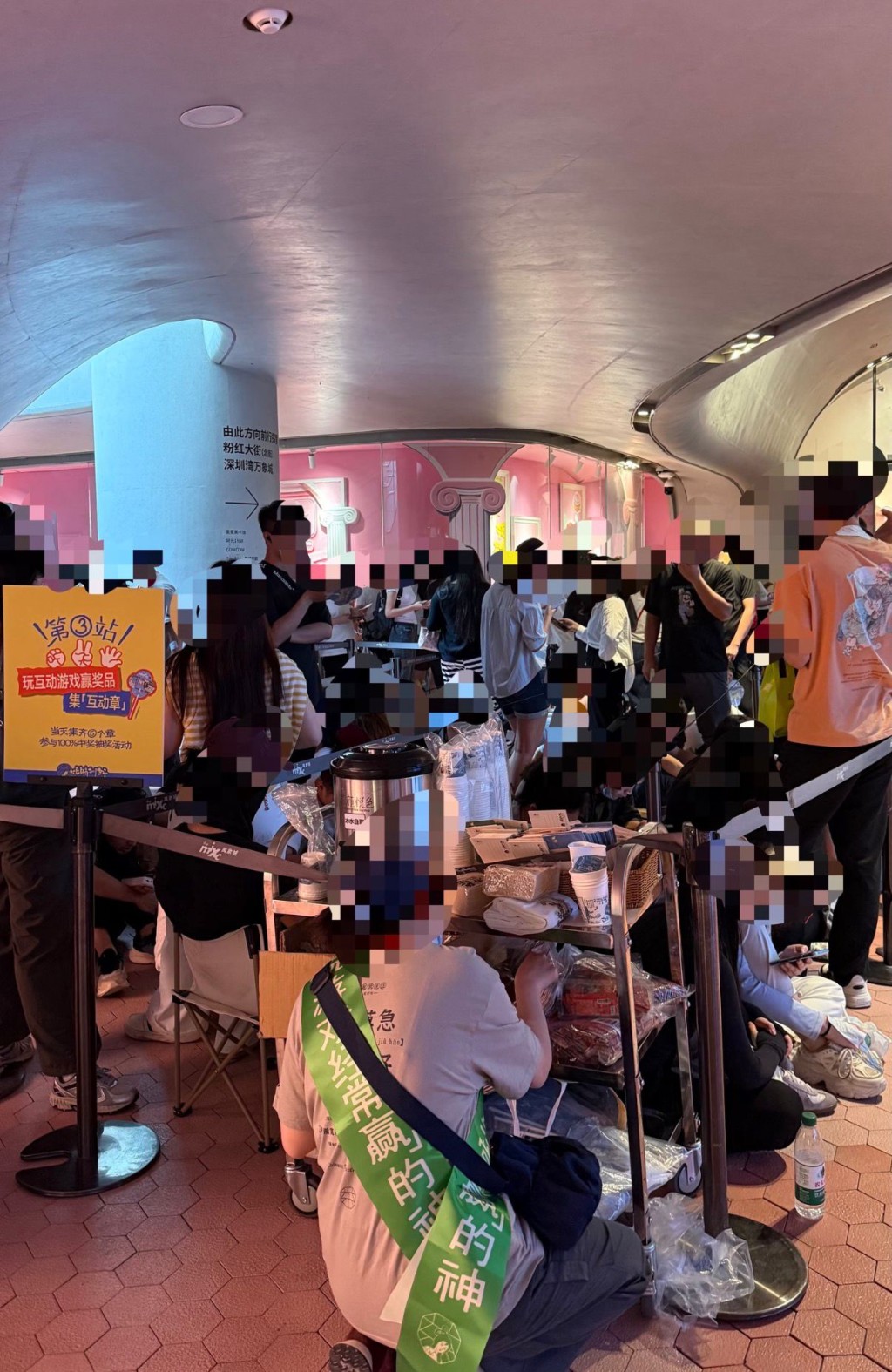 今早店舖排队情况（小红书）