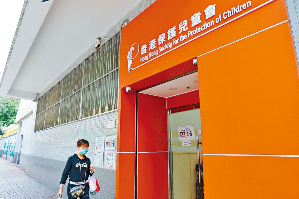 童樂居虐兒案34人被控，辯方求情指童樂居嚴重人手不足。