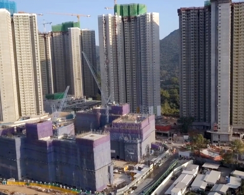 港男獲派皇后山邨公屋,惟嫌交通差,猶豫應否接受單位。資料圖片