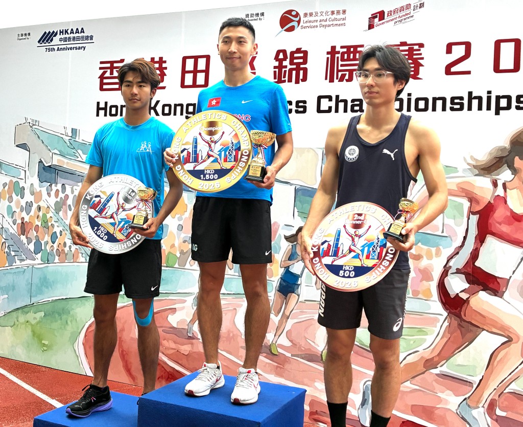 香港田径锦标赛第二个港绩来自男子十项全能的梁承轩（中），他以6537分刷新吴哲颖于2009年所做的6469分。徐嘉华摄