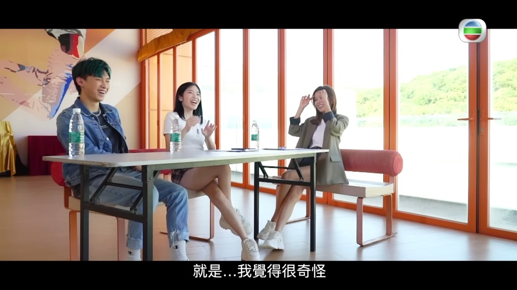 赖慰玲虽然不是歌手，但教赵小婷如何表达感情。