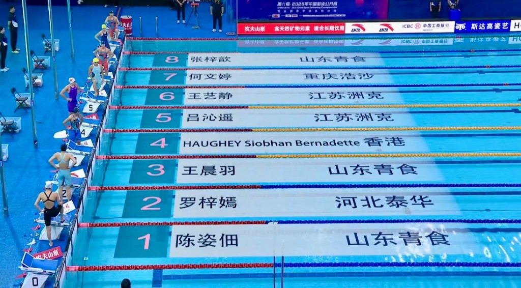 何詩蓓在100米蛙泳B組決賽。直播截圖