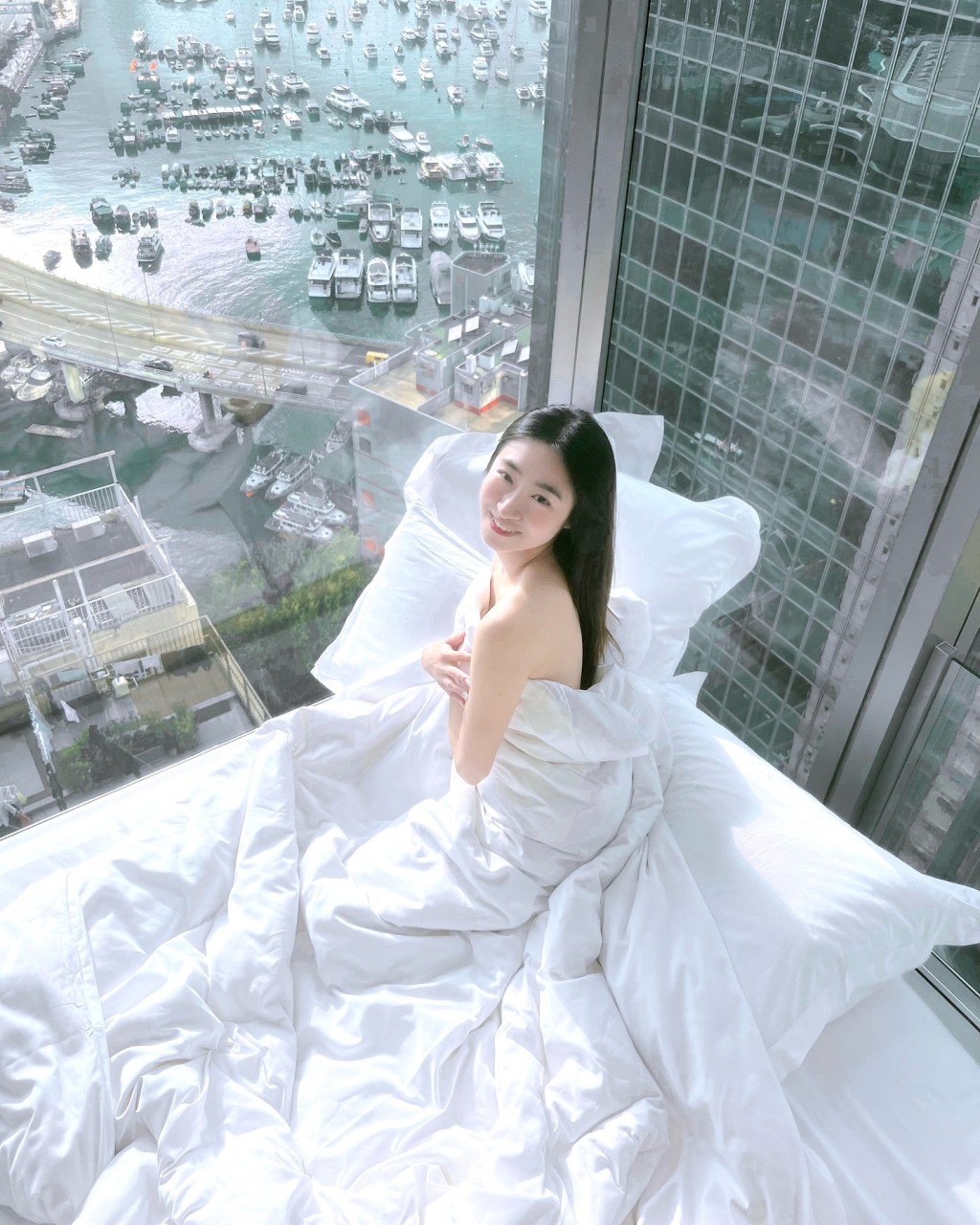 黄紫恩今日（11日）分享一张疑似在天后一间酒店打卡的床照。