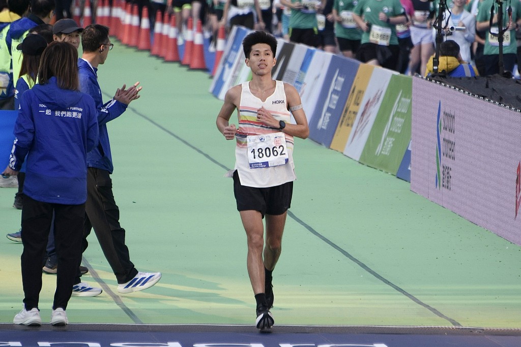 黃尹雋衝線一刻。