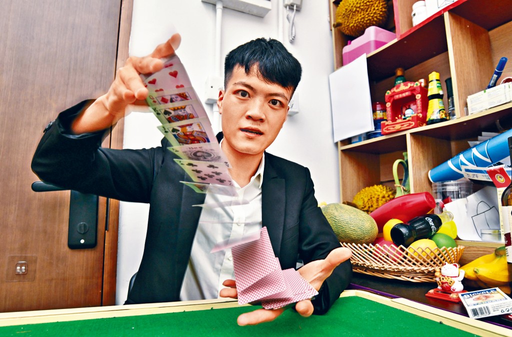 麻成認為變牌技術就像打功夫一樣，可攻擊他人亦可強身健體，而教人變牌術則是為了提醒大家，老千術很常見，希望勸導公眾知悉賭博的風險。