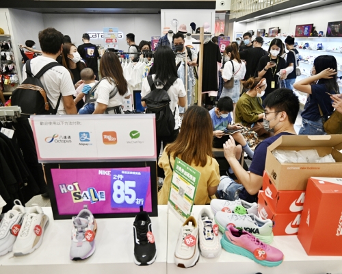 調查指市民消費意欲回升。 資料圖片