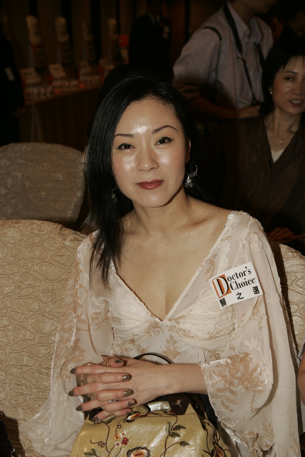 魏秋桦亦曾于1995年加入TVB，直到2000年淡出幕前从商，早年间中为亚视访谈节目任嘉宾。