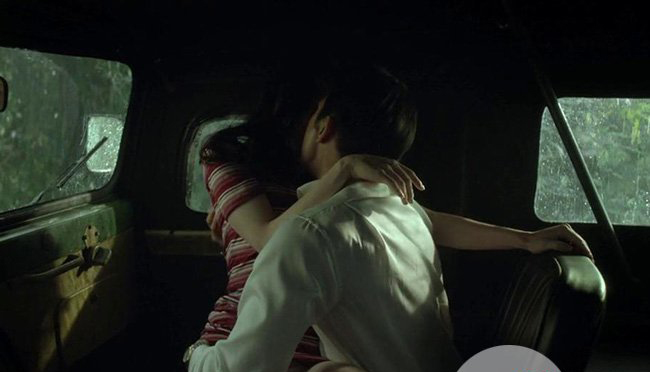 林智妍與宋承憲在片中上演「車震」，更有全裸演出。
