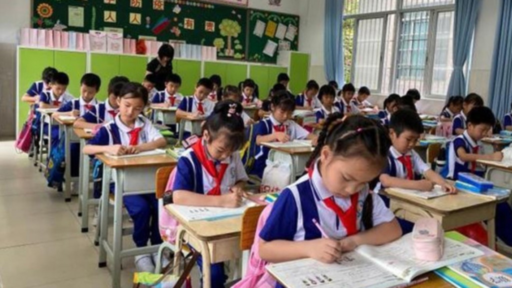 上海中小學下周一(19日)起改網上授課。