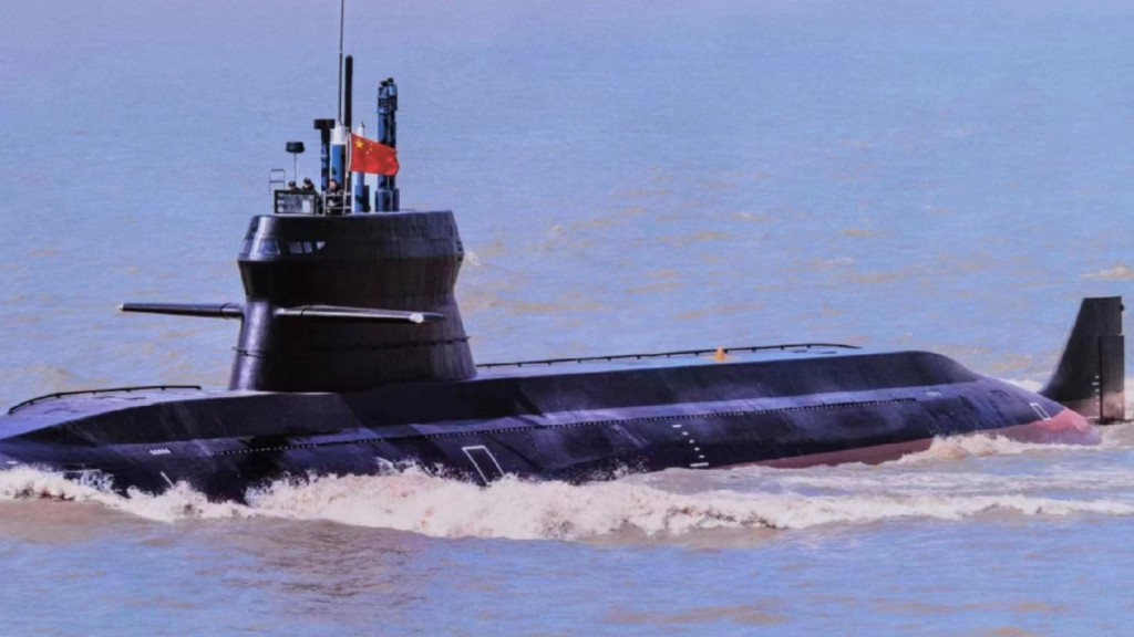 网民上载039C潜艇影片后，解放军也公开了它的航行照片。微博