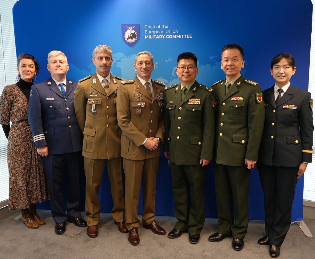 中央軍委國際軍事合作辦公室副主任郭鴻濤少將帶隊訪問歐洲，與歐盟軍事官員會談。 X@ChairmanEUMC