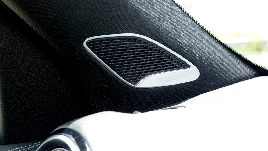 平治改良新版GLB250 4Matic七座位SUV，升級至全車Burmester環迴高級音響。