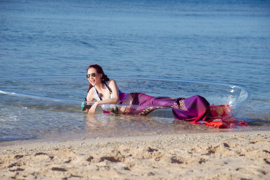 久未穿泳衣出鏡的Ada一晒「S」身形。