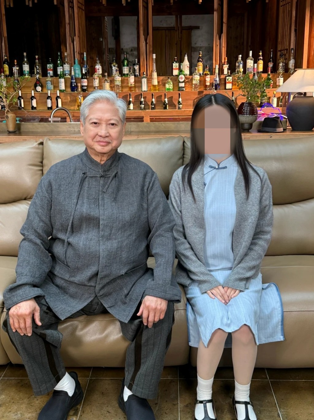 近日有網民分享跟洪金寶合照，相中的「大哥大」面色紅潤，精神奕奕。