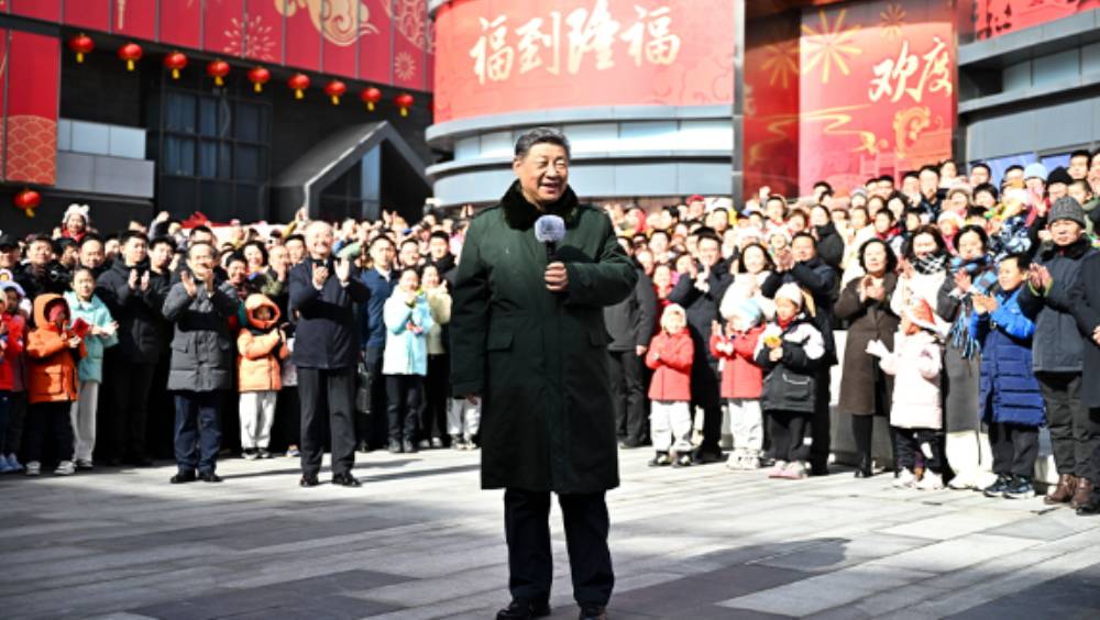 習近平春節前夕在北京看望慰問基層幹部群眾。 新華社