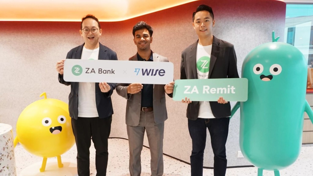 （左起）ZA Bank 替任行政总裁兼零售银行联席主管吴忠豪（Calvin）、Wise Platform 区域主管 Vinay Palathinkal 及 ZA Bank 零售银行总监陈正洋（James）。