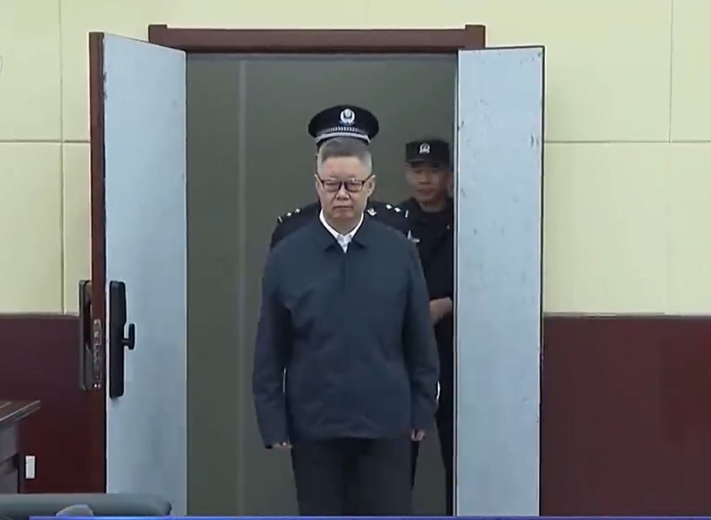 內蒙古人大原副主任王波受賄4.49億被判死緩。央視