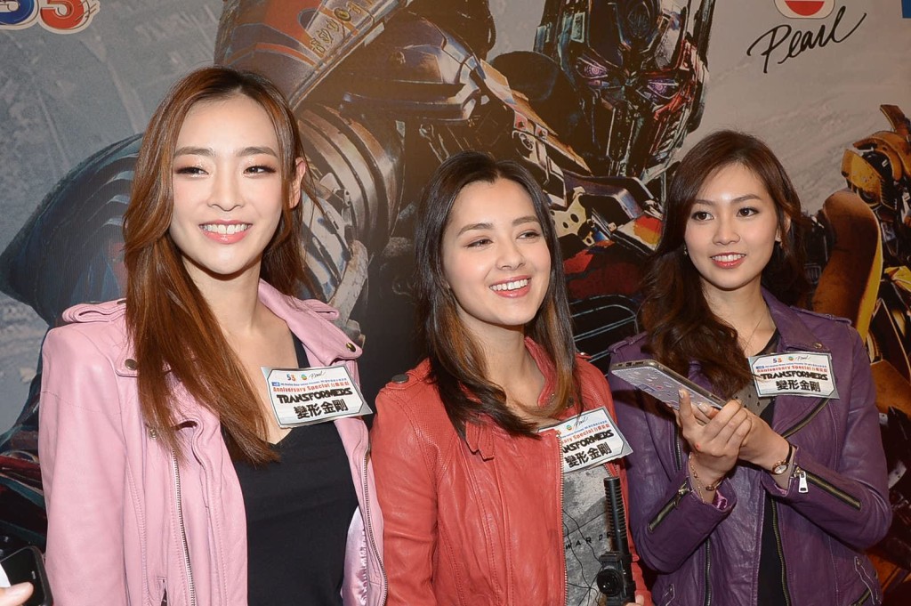 （左起）Celina、Lisa和Rosita為明珠台宣傳電影《變形金剛：終極戰士》。