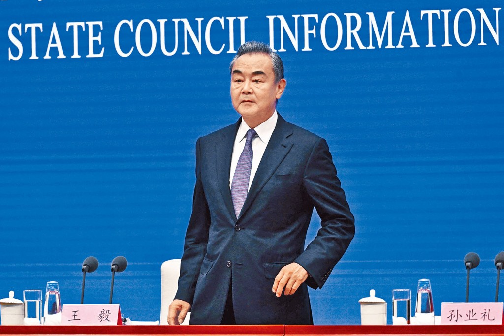 外長王毅出席記者會，講述發布白皮書的意義。