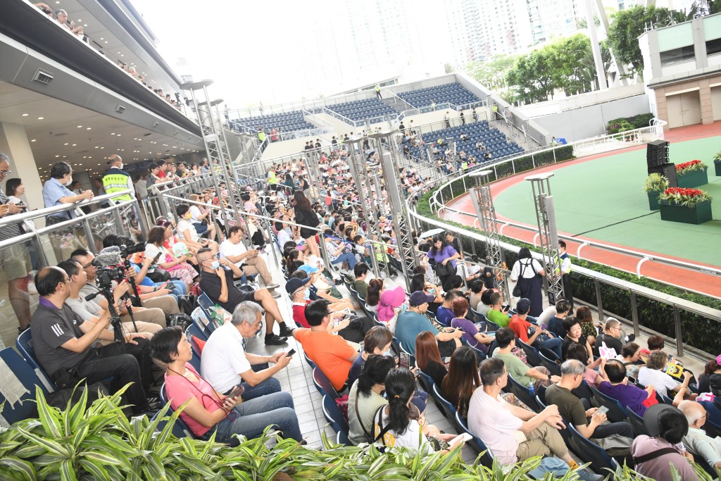 香港赛马会今日（1日）在沙田马场举行「香港共庆回归赛马日」。何健勇摄