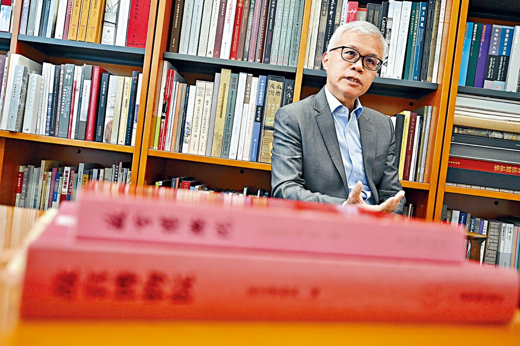 ■香港故宫文化博物馆馆长吴志华指，香港故宫会从香港视角演绎文物的意义。