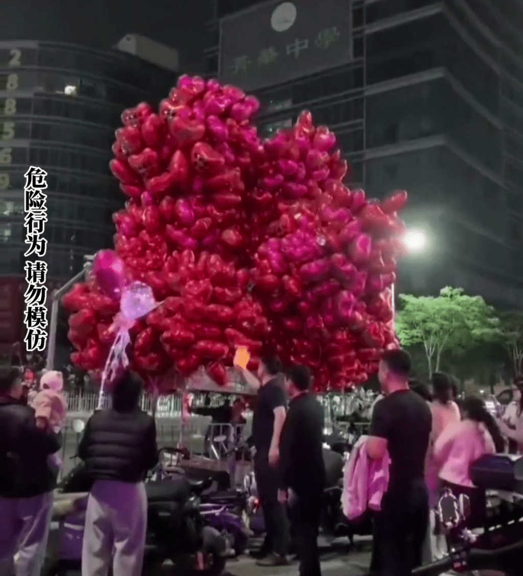深圳醉漢除夕夜點燃路邊商販大串氣球。