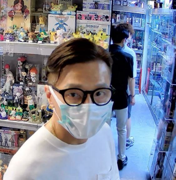 白衫賊人。Threads@mastery_toys影片截圖  ​
