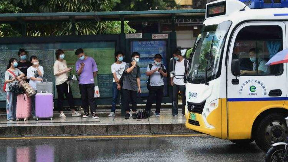 深圳男子坐巴士不戴口罩還干擾車輛運行,被刑事拘留。