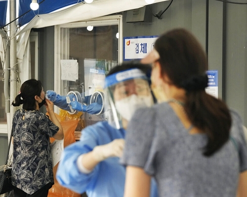 南韓單日新增1,842宗確診個案,再創疫情以來新高。AP圖片
