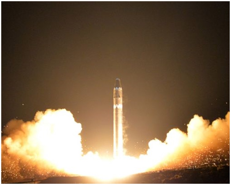 「火星 -15」洲際導彈發射情況。